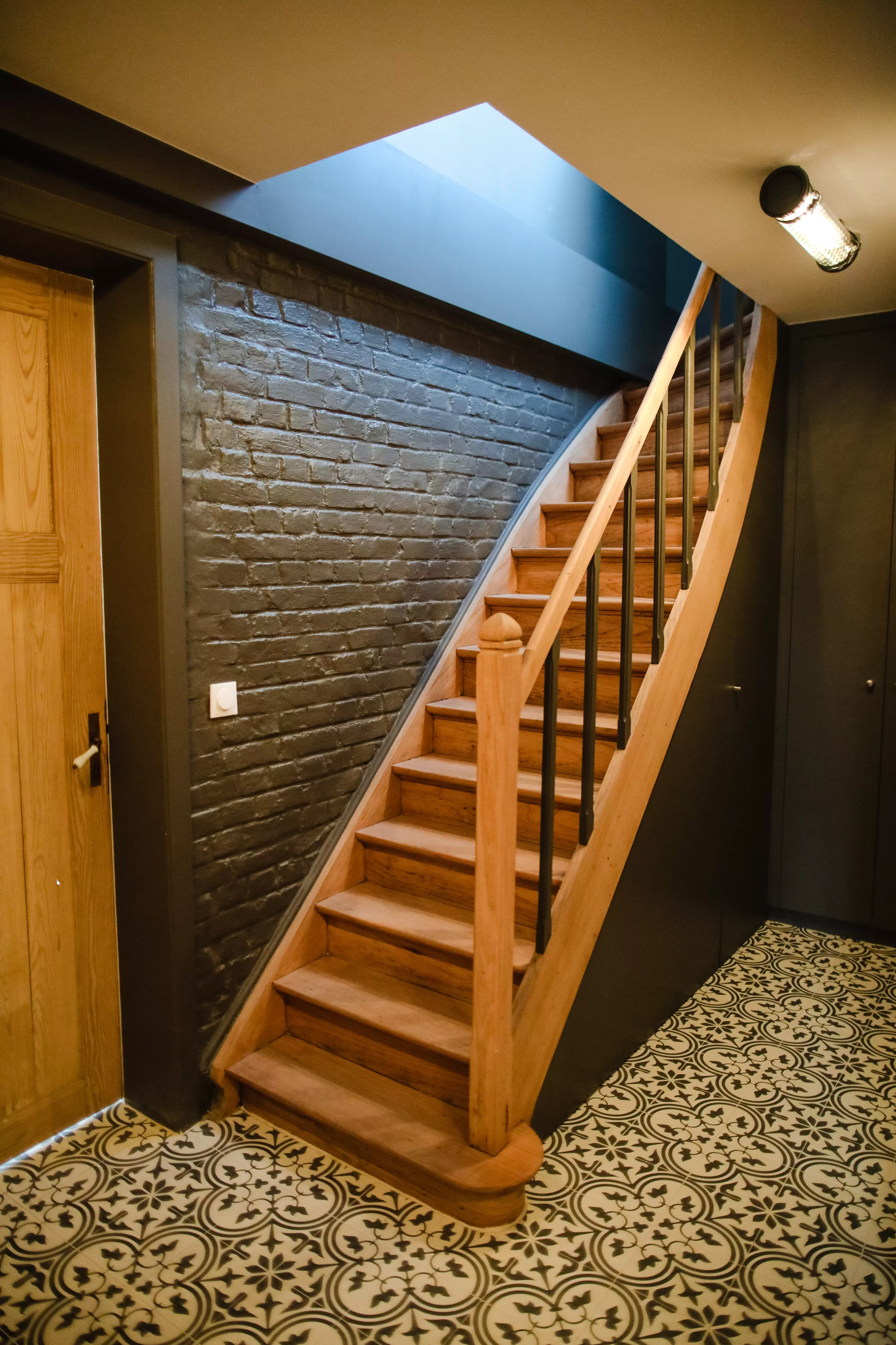 Escalier décapé, carrelage vintage, maison ancienne Mouvaux