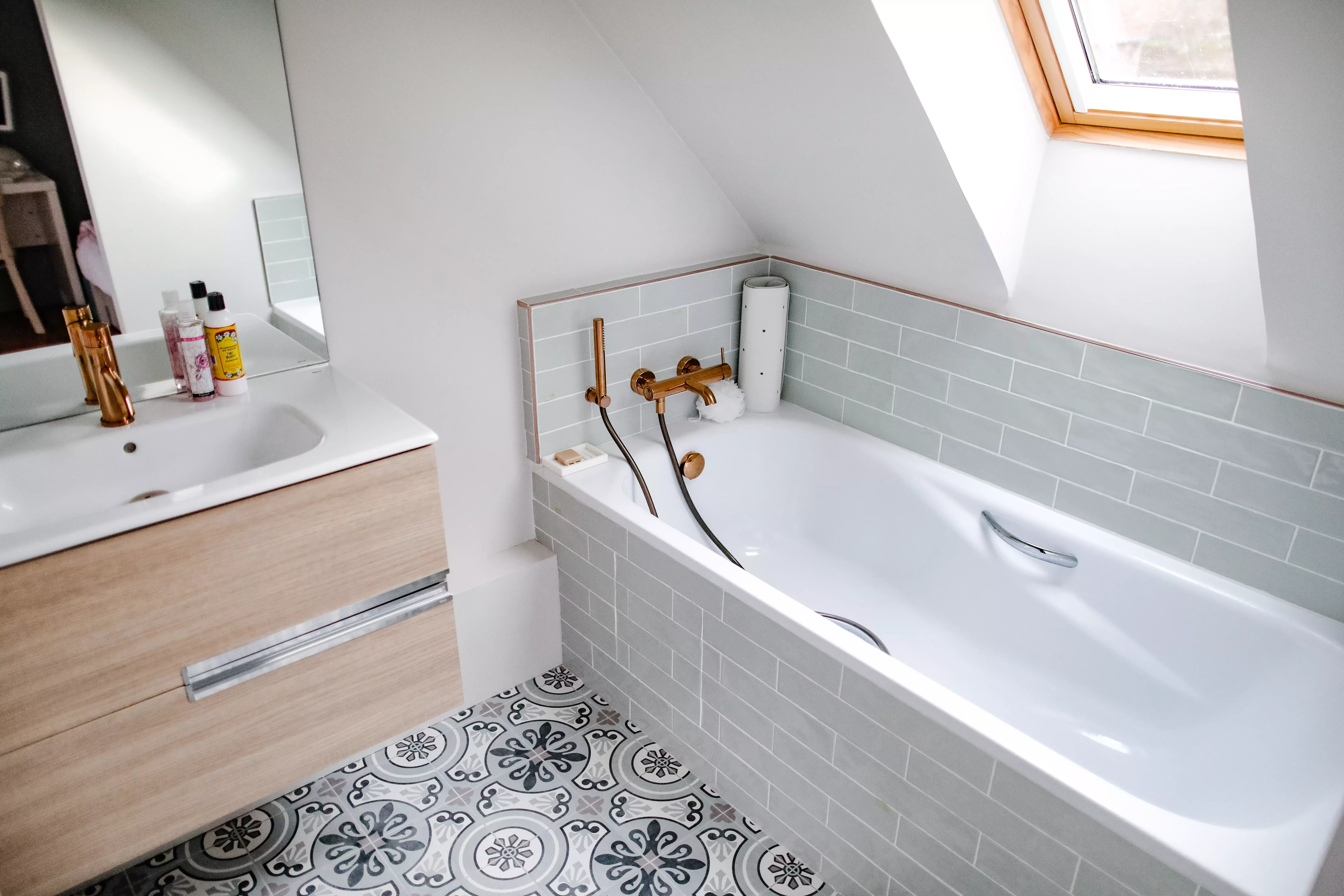 Salle de bains carrelage vintage, maison Bondues